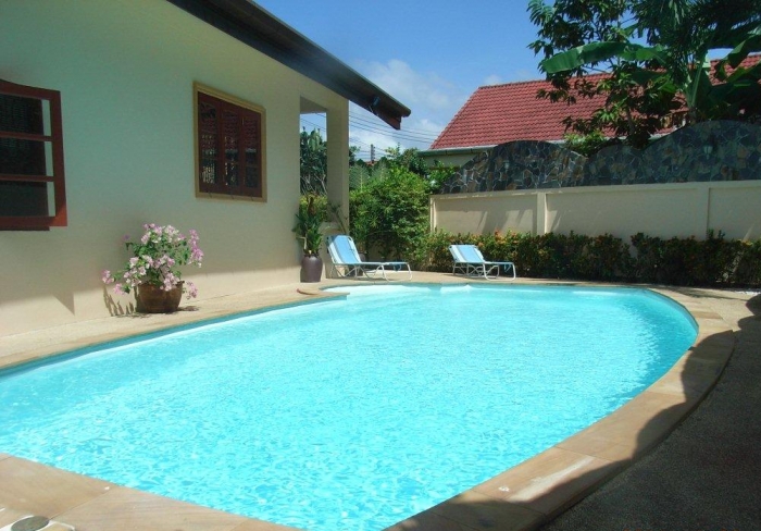 Cozy and private pool villa in NaiHarn